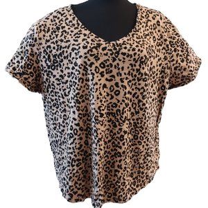 OLD NAVY EVERYWHERE Cheetah Print Vneck